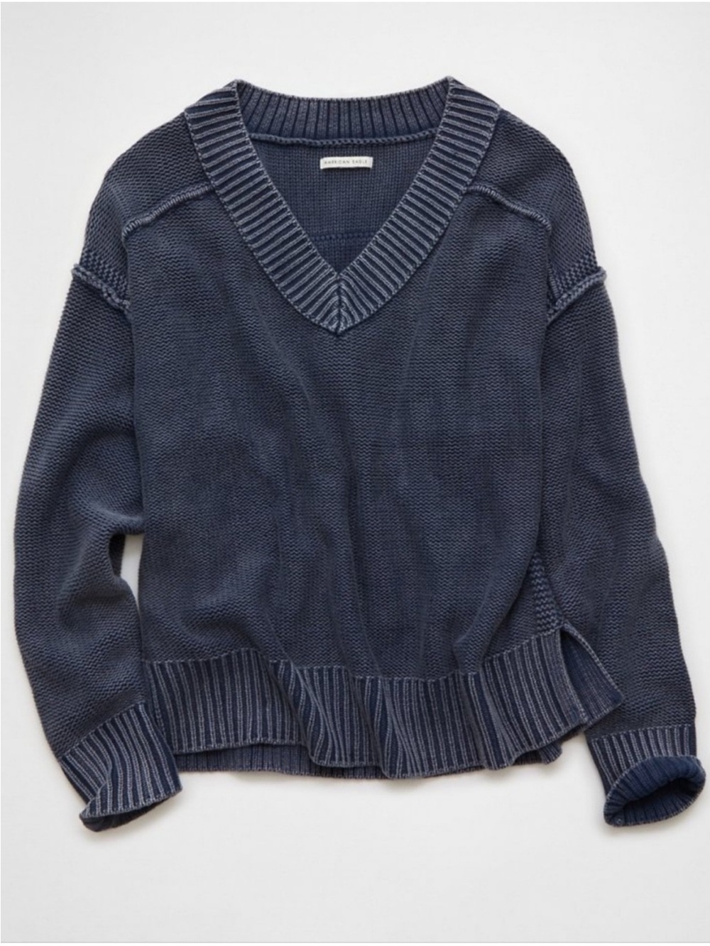 AE Long Weekend V neck Sweater- Lg